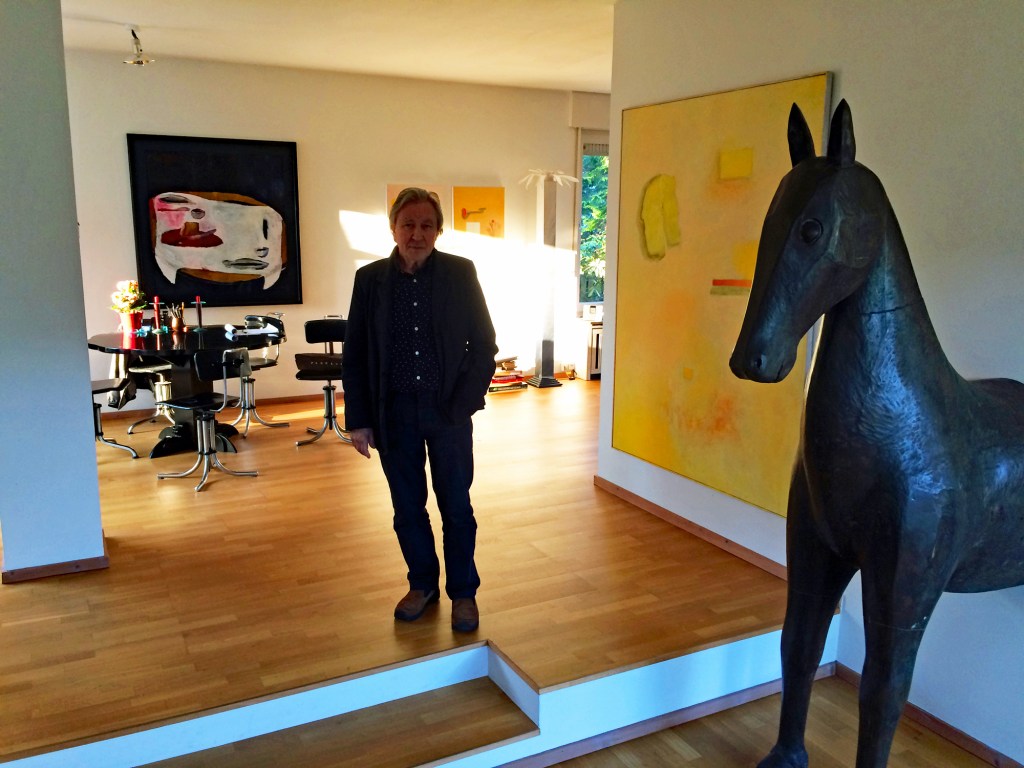 Frank Bolink mit eigenen Werken (Foto: © 2017 Wolfgang Weßling) 